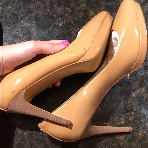 Never worn Coach tan heels! Size 9.5 - Picture 4 of 4